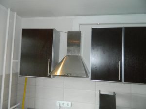 Установка вытяжки на кухне в Семенове