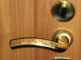 Замена дверной ручки входной двери в Семенове